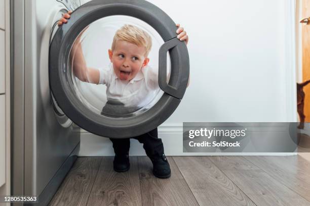 tijd voor klusjes - wasserglas stockfoto's en -beelden