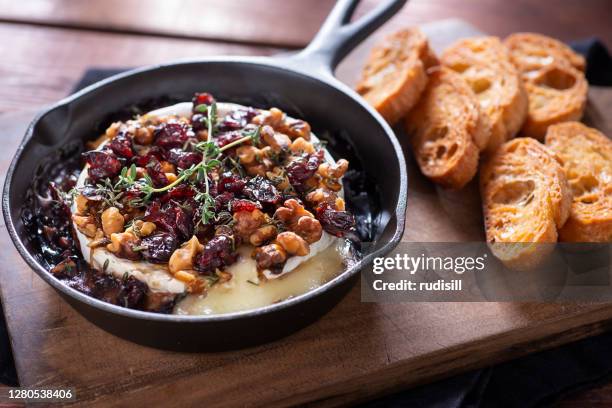 baked brie - baked brie stock pictures, royalty-free photos & images