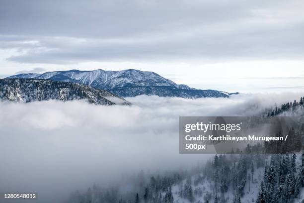 scenic view of snow covered mountains against sky,big bear lake,california,united states,usa - big bear lake stock-fotos und bilder