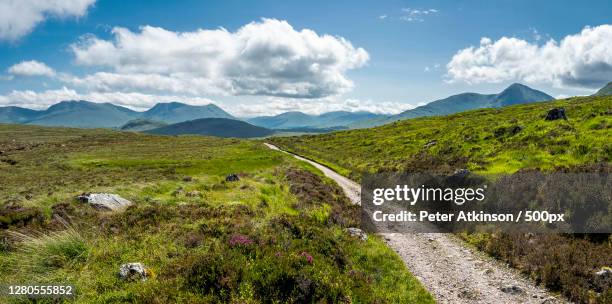 scenic view of landscape against sky,rannoch moor viewpoint,united kingdom,uk - rannoch moor stockfoto's en -beelden