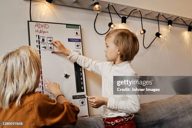 girl during adhd therapy session - adhd stockfoto's en -beelden