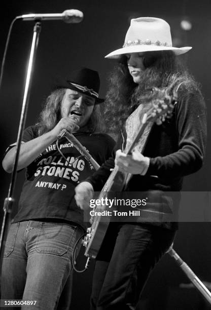 Singer Ronnie Van Zant and guitarist Gary Rossington of Lynyrd Skynyrd perform at the Omni Coliseum on July 5, 1975 in Atlanta, Georgia.