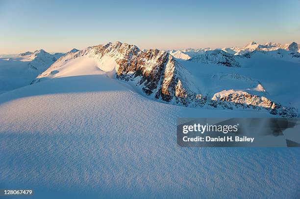 aerial photo of whiteout glacier, chugach mountains, southcentral, alaska, usa, december 2010 - montañas de chugach fotografías e imágenes de stock