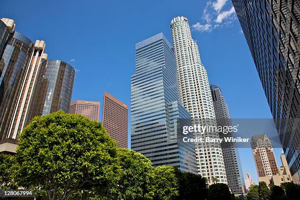 westin bonaventure hotel, wells fargo, citigroup, u.s. bank tower and biltmore hotel tower, los angeles, california, usa, may 2010 - downtown los angeles stockfoto's en -beelden