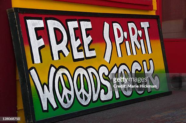 free spirit woodstock sign photographed in woodstock, new york - woodstock new york stockfoto's en -beelden