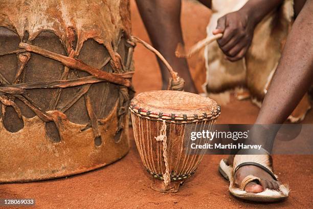 drummer playing the djembe, south africa - djembe foto e immagini stock