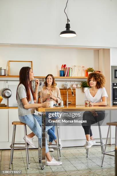 women having coffee at home during lockdown - roommate fotografías e imágenes de stock