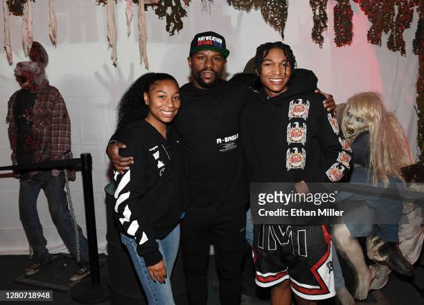 Jirah Mayweather, her father, boxing promoter Floyd Mayweather Jr., and his son "King" Koraun Mayweather pose with a prop zombie after they went...