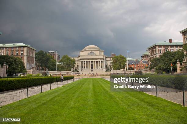 columbia university, main quad with low memorial library, upper west side, new york, ny, u.s.a. - columbia university stock-fotos und bilder