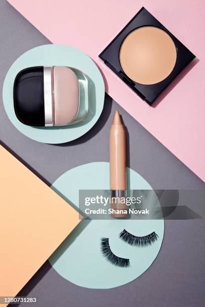 neutral tone makeup palette - schminkpalette kosmetikartikel stock-fotos und bilder