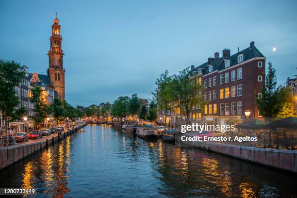 view of the prinsengracht canal and westertek churh at dusk - amsterdam dusk evening foto e immagini stock