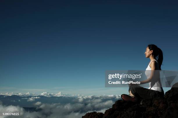 woman doing yoga at the mountain - 胡坐　横 ストックフォトと画像