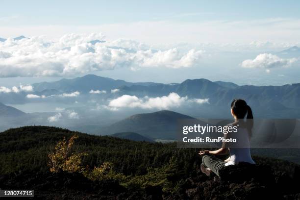 woman doing yoga at the mountain - tokai region stock-fotos und bilder