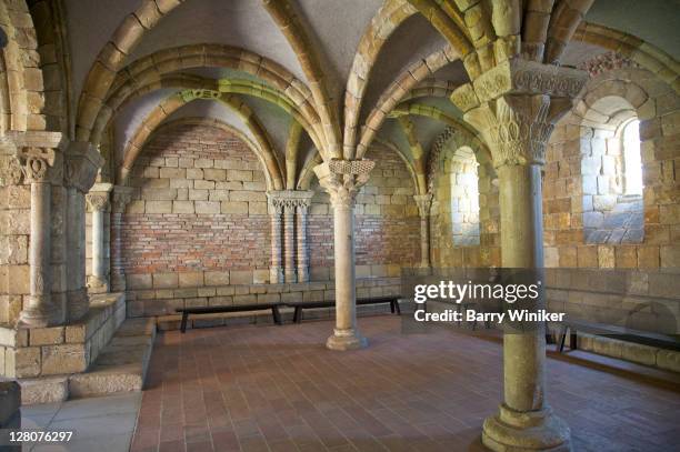 pontaut chapter house, limestone, brick and plaster, originally from southern france, 12th century, now part of the cloisters, part of the metropolitan museum of art, ft. tryon park, upper manhattan, new york, ny - met art gallery stock-fotos und bilder