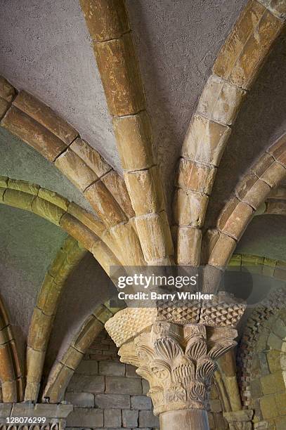 detail, pontaut chapter house, limestone, brick and plaster, originally from southern france, 12th century, now part of the cloisters, part of the metropolitan museum of art, ft. tryon park, upper manhattan, new york, ny - metropolitan museum of art new york city stock-fotos und bilder