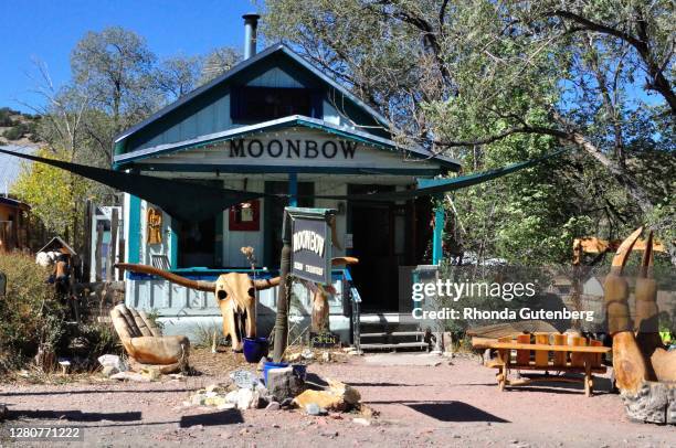 moonbow shop in madrid, new mexico - moonbow stock pictures, royalty-free photos & images