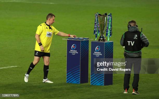 Referee Nigel Owens picks up his medal after the Heineken Champions Cup Final match between Exeter Chiefs and Racing 92 at Ashton Gate on October 17,...