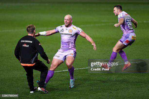 Jack Yeandle of Exeter Chiefs celebrates with Gareth Steenson at the final whistle after the Heineken Champions Cup Final match between Exeter Chiefs...