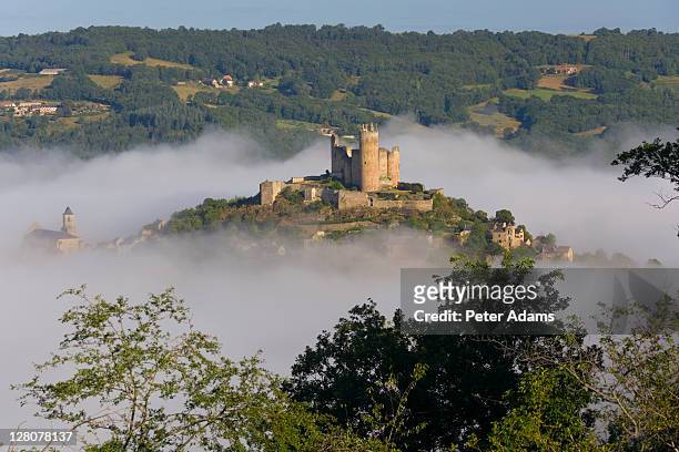 najac village and chateau de najac, in morning mist, aveyron, france - aveyron bildbanksfoton och bilder