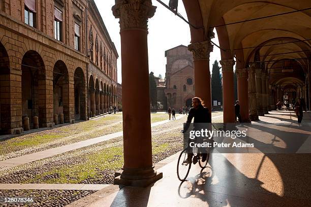 piazza mercanzia and torre asinelli, bologna, emilia romagna, italy - mercanzia stock pictures, royalty-free photos & images