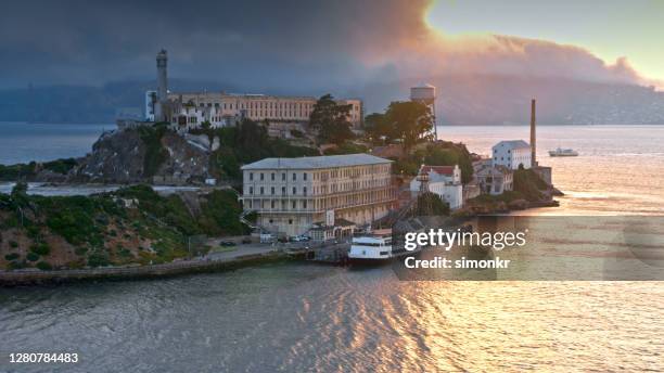 aerial alcatraz island, offshore från san francisco, ca lager foto - alcatraz bildbanksfoton och bilder