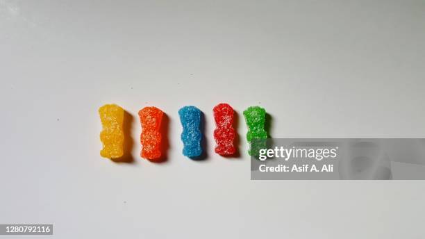 sour patch candies - sabor amargo fotografías e imágenes de stock