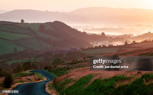 country road, trapp, brecon beacons, wales - powys ストックフォトと画像