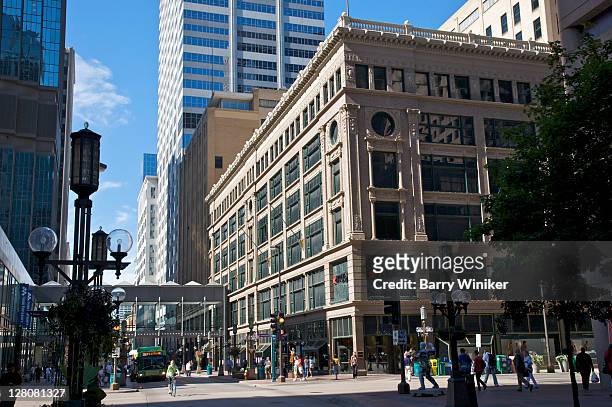 nicollet mall, with macy's on the right, a portion of nicollet avenue running through downtown minneapolis, minnesota, usa - minneapolis foto e immagini stock