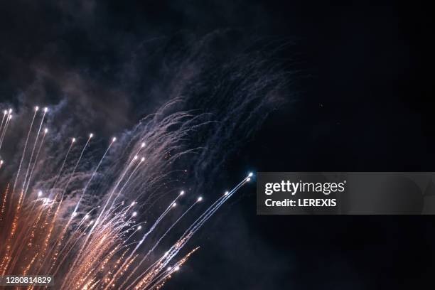 Silver Rope Firework Gold Silver Fireworks Photos and Premium High Res Pictures - Getty Images