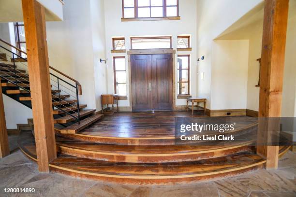 entryway into the interior of a home in carbondale, colorado - carbondale colorado bildbanksfoton och bilder