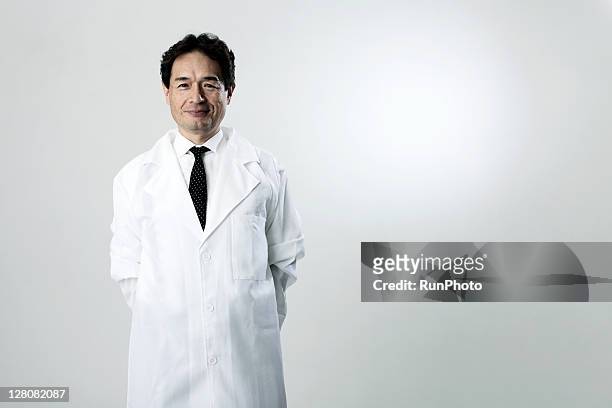 old age doctor smiling,portrait - laboratory coat stock-fotos und bilder