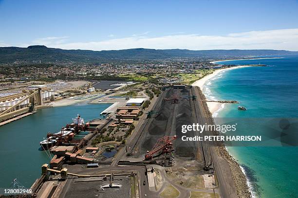 aerial view of port kembla, new south wales, australia - port kembla stock pictures, royalty-free photos & images
