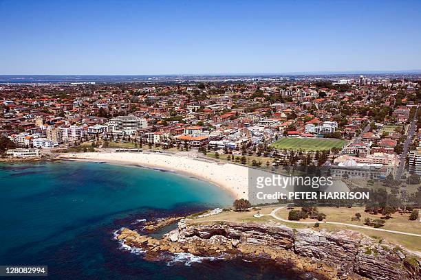 aerial of coogee beach, sydney, new south wales, australia - playa coogee fotografías e imágenes de stock