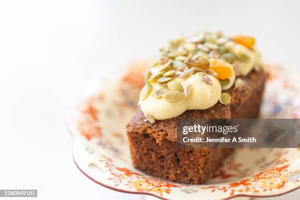 carrot cake - carrot cake stock pictures, royalty-free photos & images