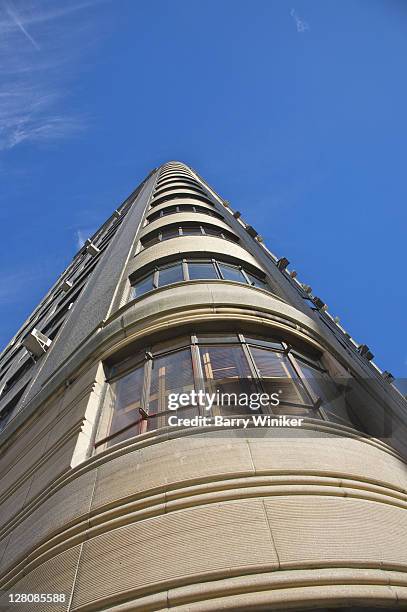 looking up at the normandy apartment building at 140 riverside drive, upper west side, new york, ny, u.s.a. - 1930 1939 stockfoto's en -beelden