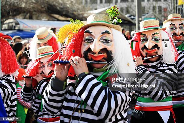basel's traditional carnival, fasnacht, switzerland - fiesta stock-fotos und bilder