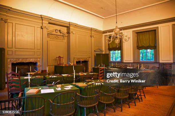 assembly room of pennsylvania state house, now called independence hall, where declaration of independence and constitution were created, independence national historical park, philadelphia, pennsylvania - freedom hall foto e immagini stock