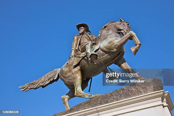 major general j.e.b. stuart monument, monument avenue, downtown richmond, virginia, usa - csa stock pictures, royalty-free photos & images