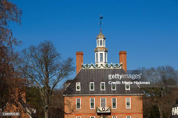 top of the governor's palace in williamsburg, virginia, usa - williamsburg virginia bildbanksfoton och bilder