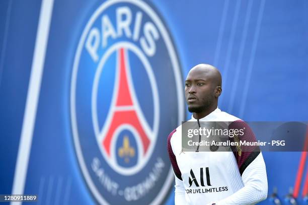 Danilo arrives to a Paris Saint-Germain training session at Ooredoo Center on October 18, 2020 in Paris, France.