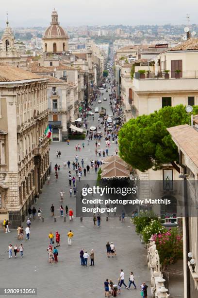 via etnea in catania - matthijs borghgraef fotografías e imágenes de stock