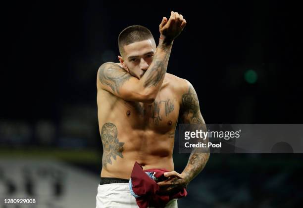 Manuel Lanzini of West Ham United celebrates after scoring his team's third goal during the Premier League match between Tottenham Hotspur and West...