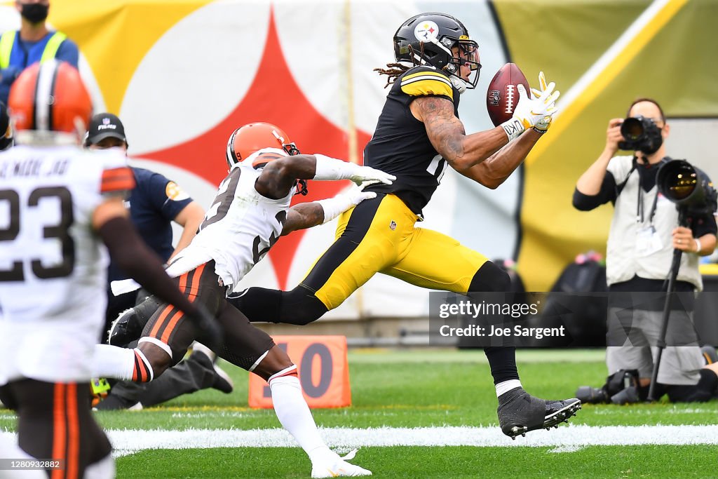 Cleveland Browns v Pittsburgh Steelers