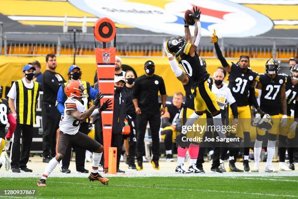 Cameron Sutton of the Pittsburgh Steelers intercepts a pass intended for Rashard Higgins of the Cleveland Browns in the second quarter of their NFL...