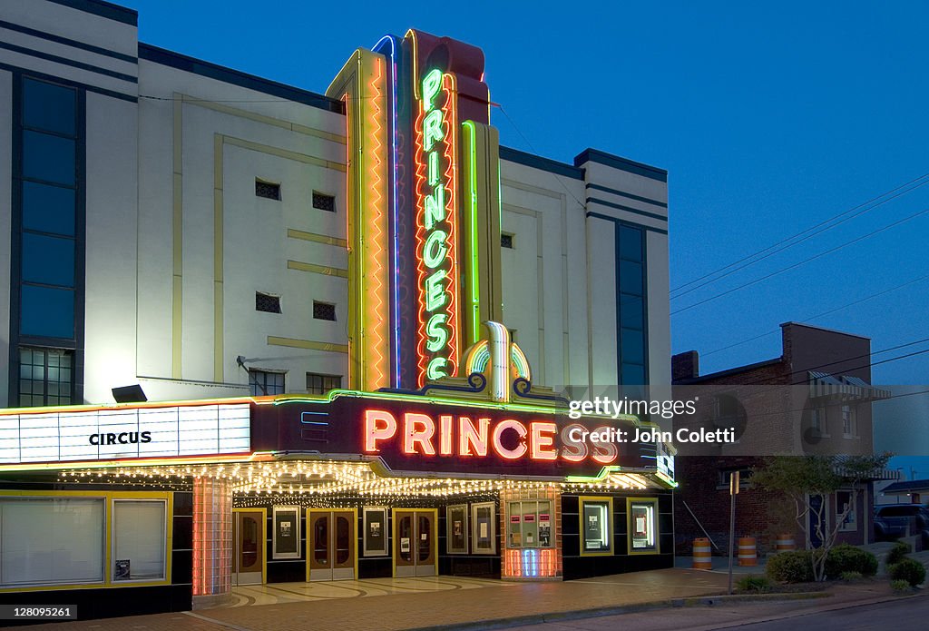 Decatur Al Princess Theater Alabama Decatur Princess Theatre High-Res Stock Photo - Getty Images