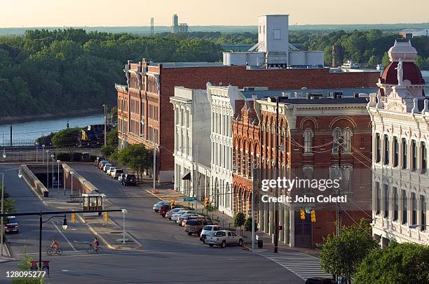 alabama, montgomery, lower commerce st. historic district - contea di montgomery foto e immagini stock