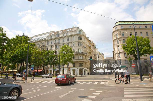 intersection off stubenring, vienna, austria - 交差 ストックフォトと画像