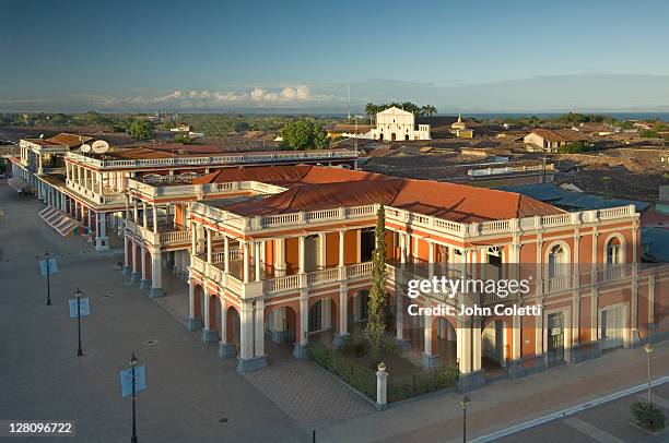 nicaragua, granada, private colonial homes at independence plaza - ニカラグア グラナダ ストックフォトと画像