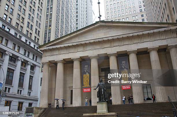 federal hall, built 1833-1842, on wall street, new york city - federal hall stock-fotos und bilder