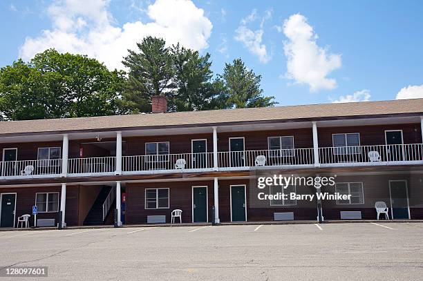 1960s style motor lodge, great barrington, the berkshires, massachusetts - モーテル ストックフォトと画像